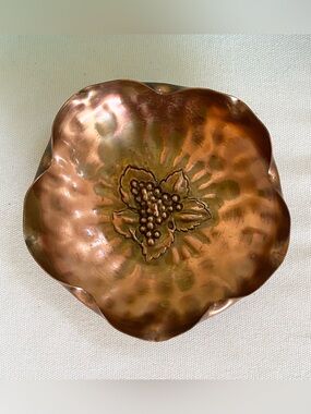 VTG Gregorian Copper Bowl Trinket Dish Scalloped Crimped Edge Hammered Signed 6”
